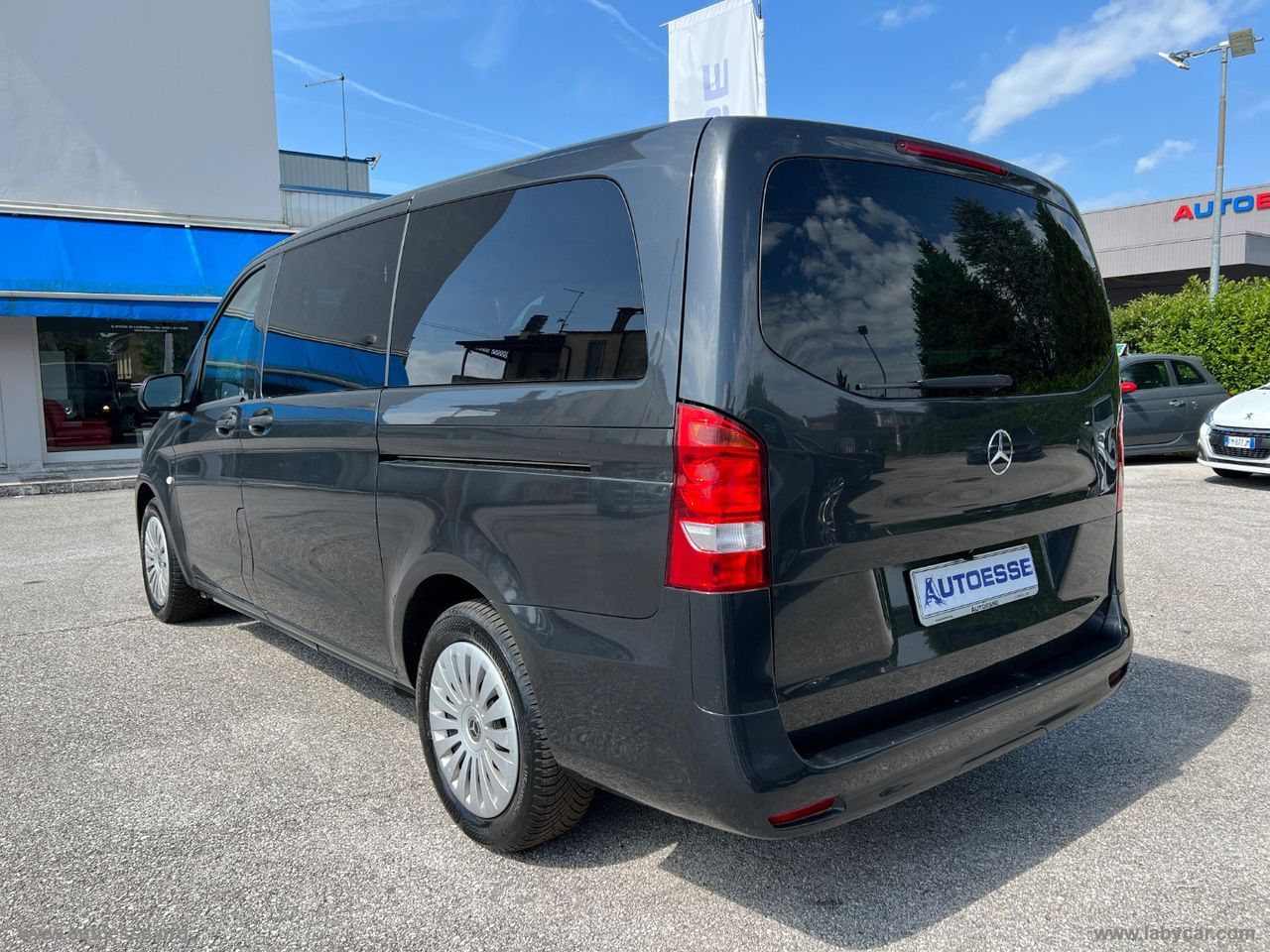 Mercedes-Benz MERCEDES-BENZ VITO 2.0 114 CDI AUT. Tourer Long imagem 2