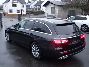 Mercedes E 200 - 5