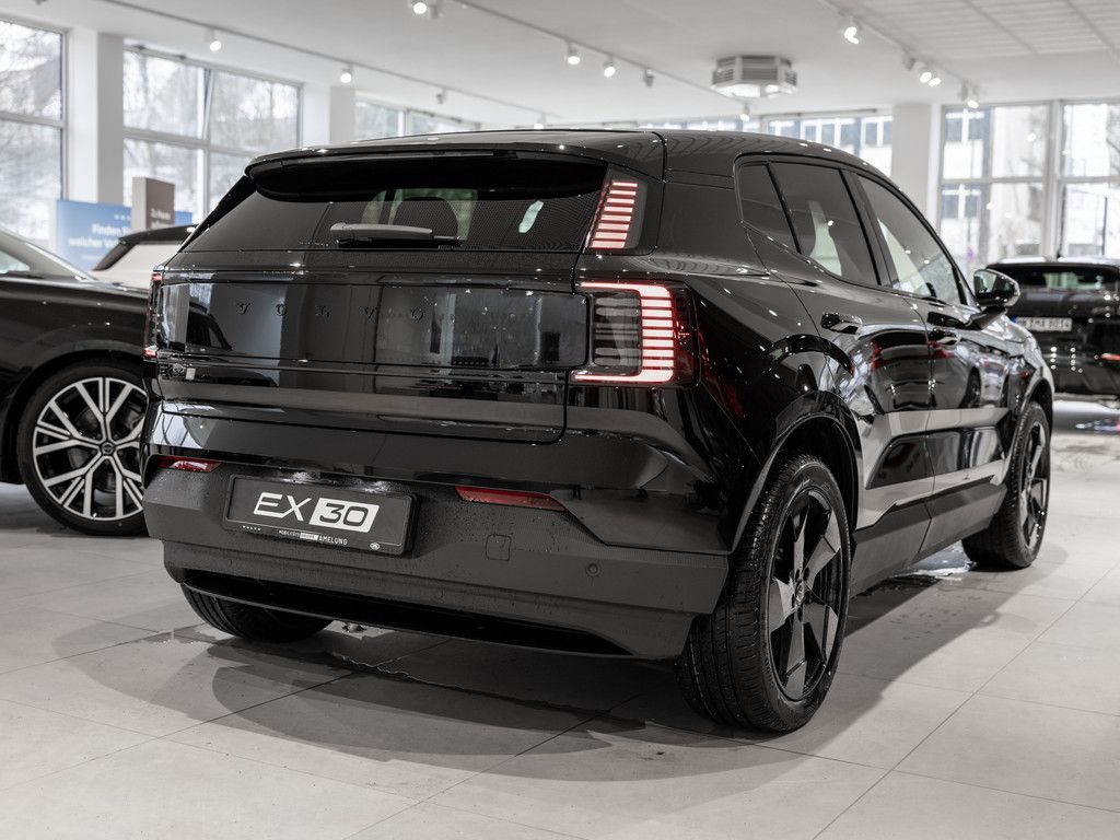 Volvo EX30 Plus Black Edition 2WD Extended Range LED imagem 2