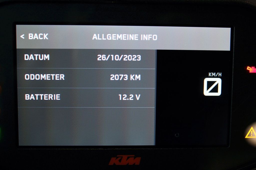 Fahrzeugabbildung KTM 890 Duke GP, Tech Ppack, Akra