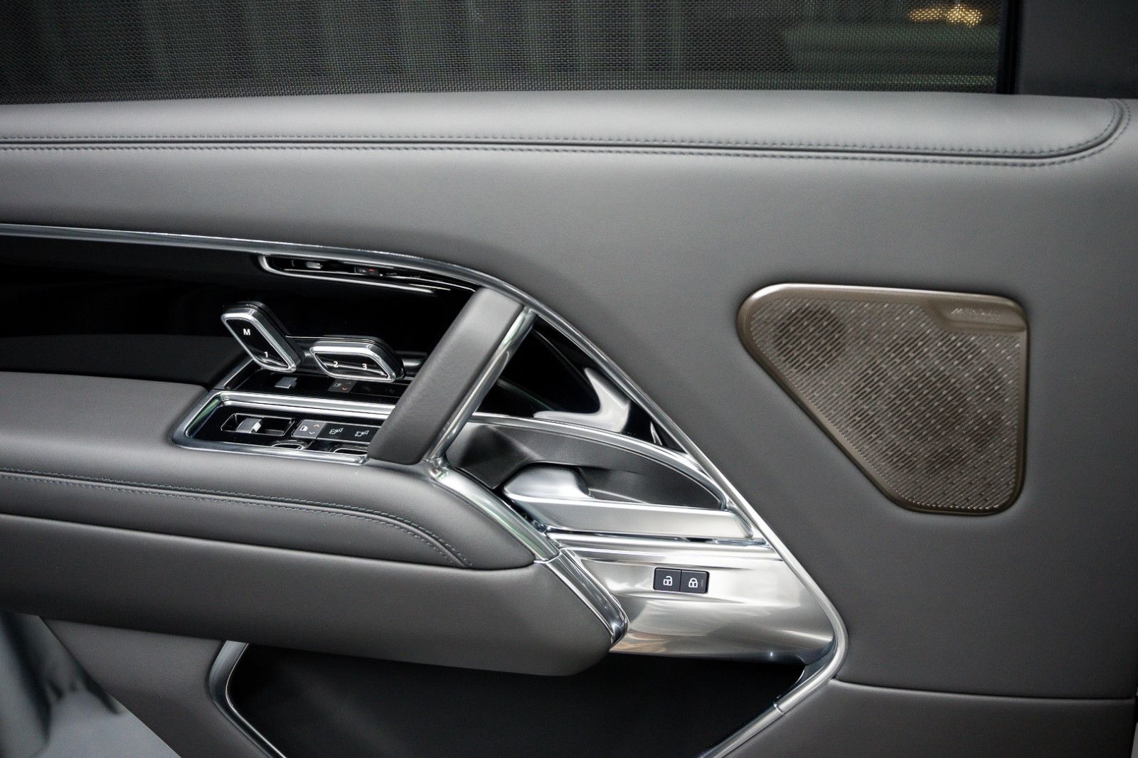 Fahrzeugabbildung Land Rover Range Rover P530 Autob. LWB Fond-TV 23''