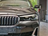 BMW 530d xDrive Luxury Line*KAMERA*CARPLAY*HEBEDACH* - BMW 530: 530xd