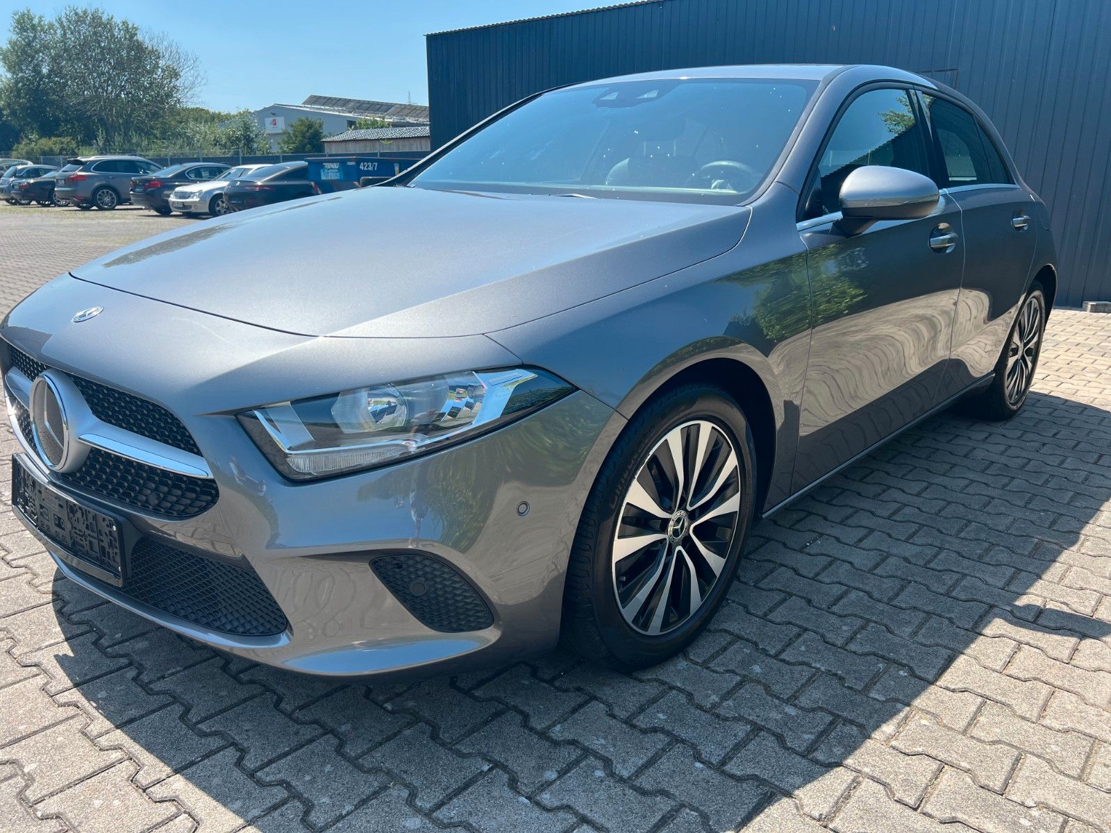 MERCEDES-BENZ A 200 d Navi SHZ Burmeister Distronic