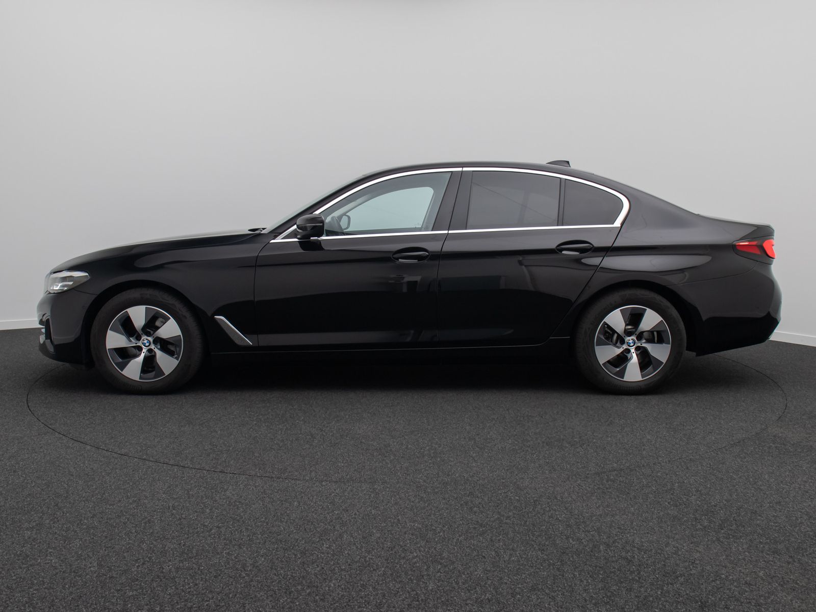Fahrzeugabbildung BMW 520i Kamera DAB CockPitPro StandhzgAlarm LED