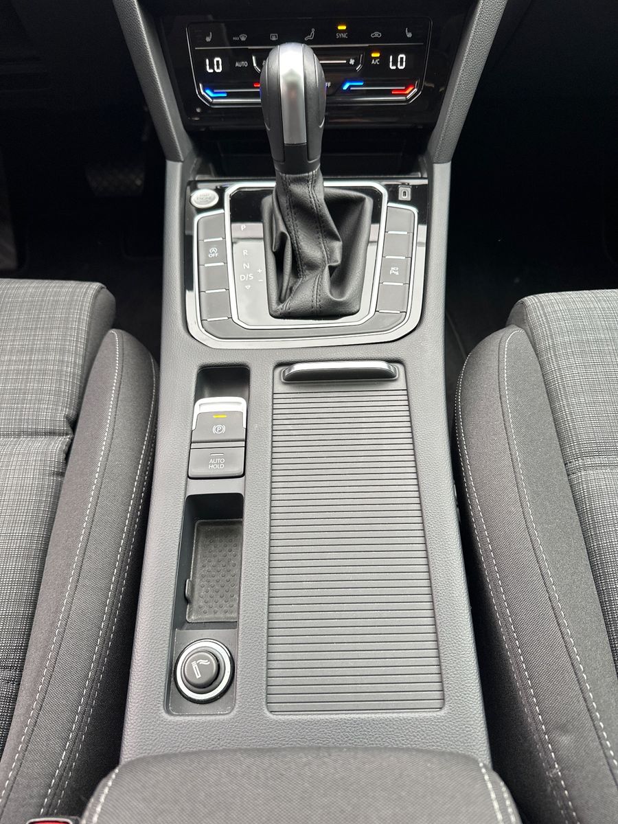 Fahrzeugabbildung Volkswagen Passat Variant 2.0 TDI DSG Business NAV+LED+PANO