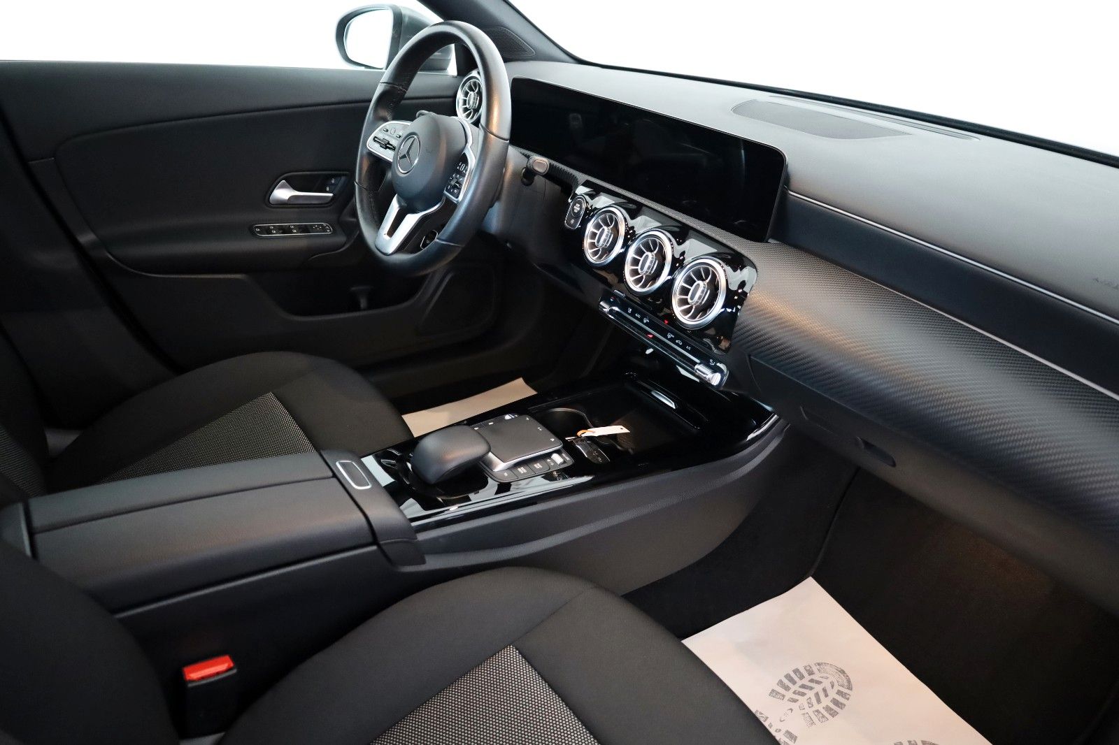 Fahrzeugabbildung Mercedes-Benz CLA 200d Coupé Navi,LED,Kamera,Park-Paket,Apple