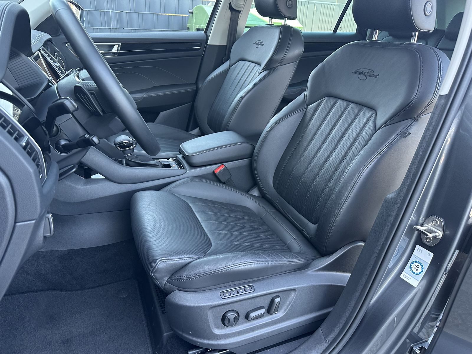 Fahrzeugabbildung SKODA Kodiaq 4x4 L&K NAV+MATRIX+360+PANO+AHK+STANDHEIZ