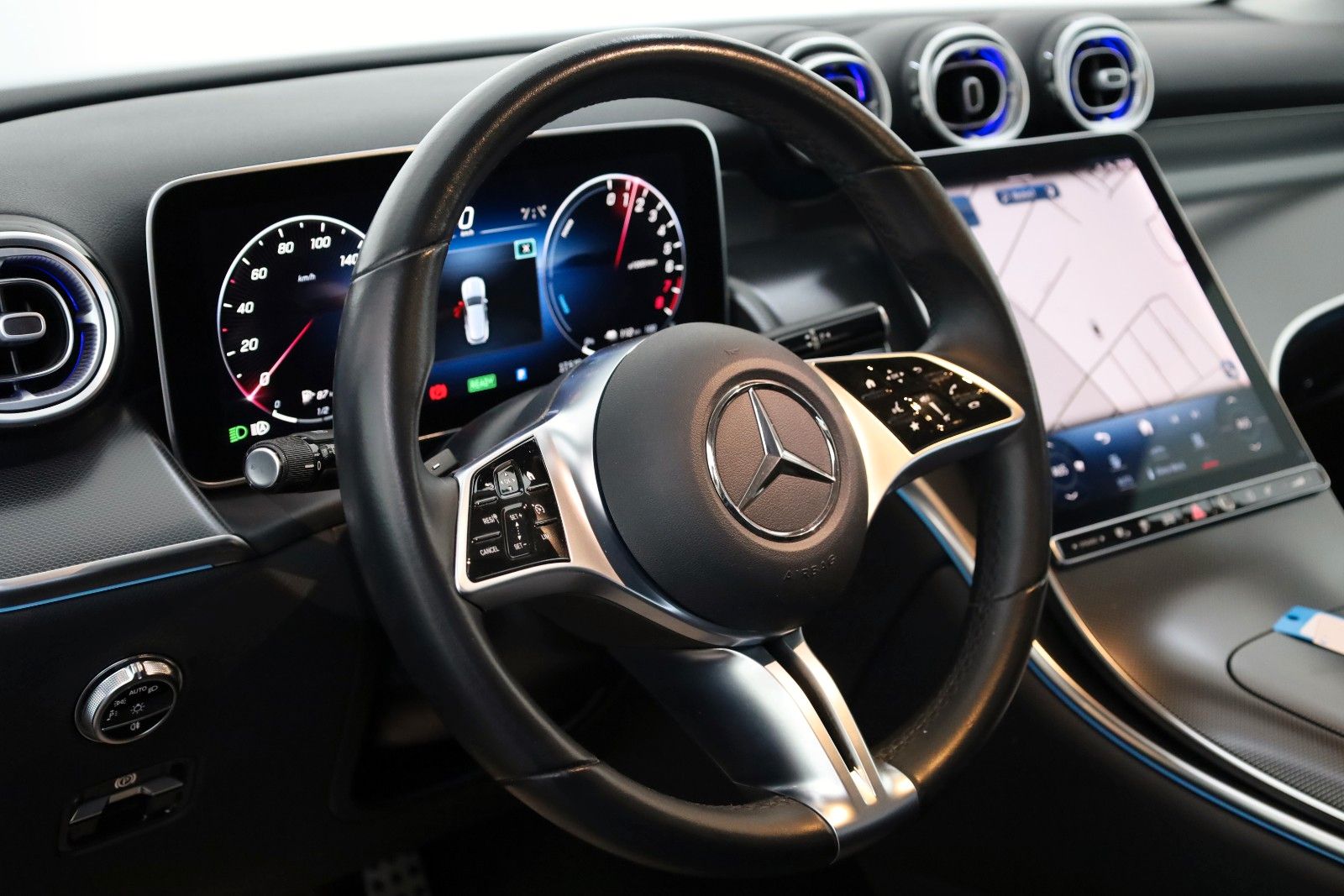 Fahrzeugabbildung Mercedes-Benz GLC 300e 4M Avantgarde T.Leder,Navi,LED,SH,Park