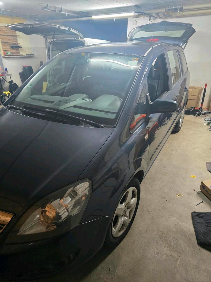 Opel Zafira 2008 — engine