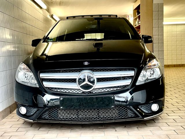 Mercedes-Benz B 180 Edition Navi Schiebedach Einparkh w Neu