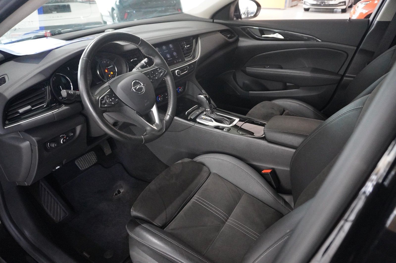 Fahrzeugabbildung Opel Insignia B ST 2.0D ELEGANCE NAVI/LED/KAMERA/DAB+