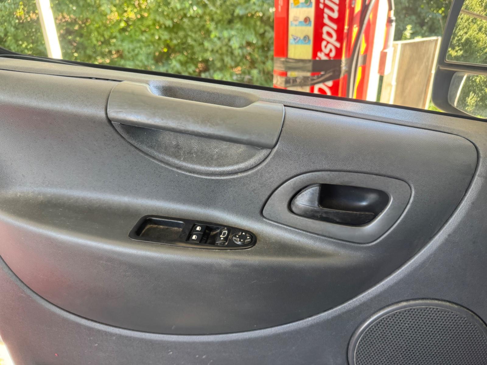 Peugeot Expert, mit 6 sitze