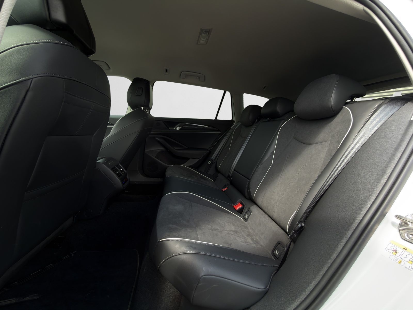 Volkswagen Passat Variant - Bild 15