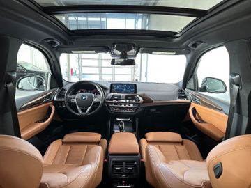 Fahrzeugabbildung BMW X3 sD30i xLine SAG Panorama Kamera HUD HiFi LED