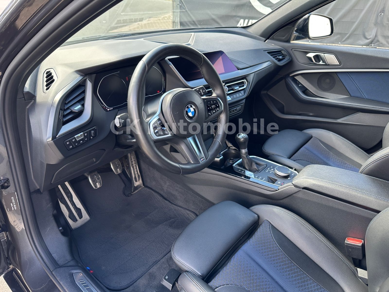 Fahrzeugabbildung BMW 118d M-Sport Shadow-Line/Navi/LED/PDC