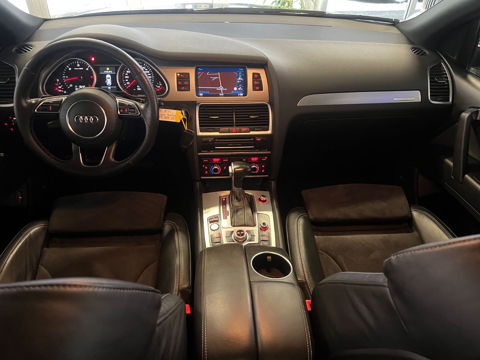 Fahrzeugabbildung Audi Q7 3.0 TDI  quattro S line V12 Paket *7.SITZER*