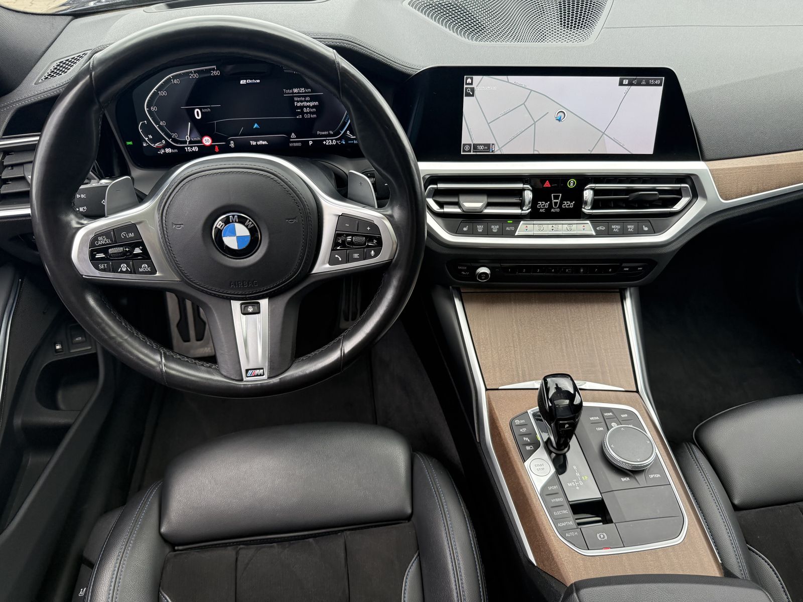 Fahrzeugabbildung BMW 330e Touring M-Sport NAV+LASER+PANO+H&K+360°+ACC