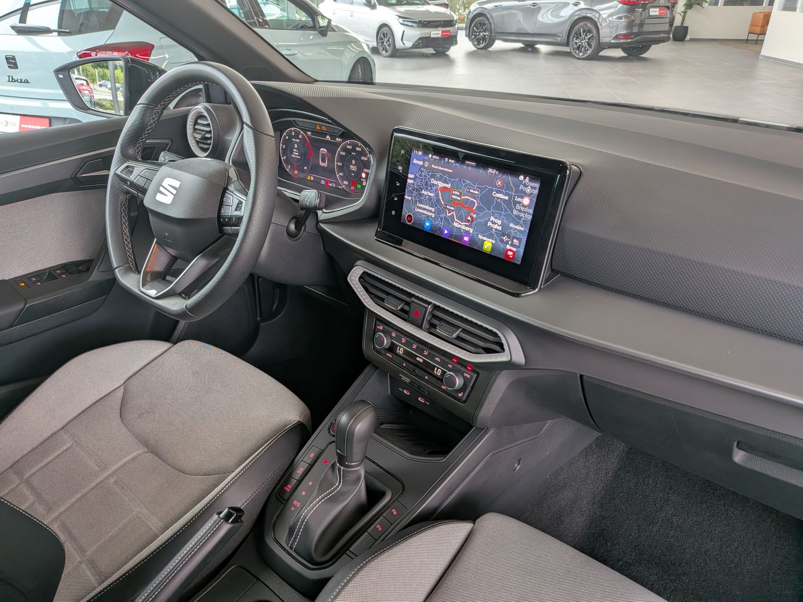 Fahrzeugabbildung SEAT Arona 1.5 TSI FR-LINE Black AHK*ACC*KAMERA*LED