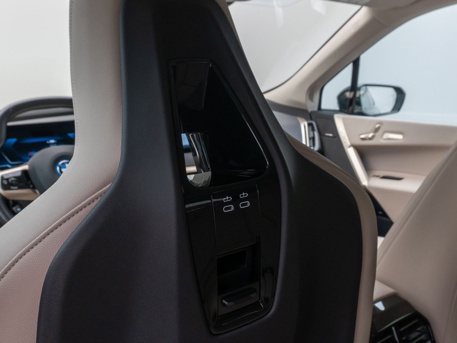 Fahrzeugabbildung BMW iX xD40 Laser 360° H/K DAB SoftCl ACC AHK 21Zoll