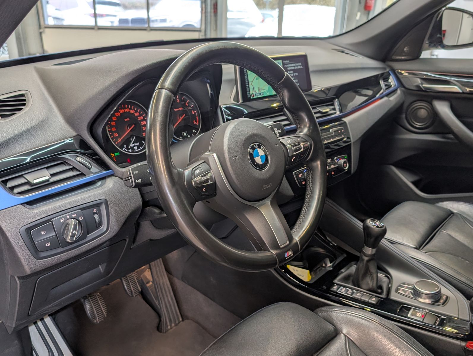 Fahrzeugabbildung BMW X1 20d xD M-Sport LED H&K Cam HUD Pano AHK 19"