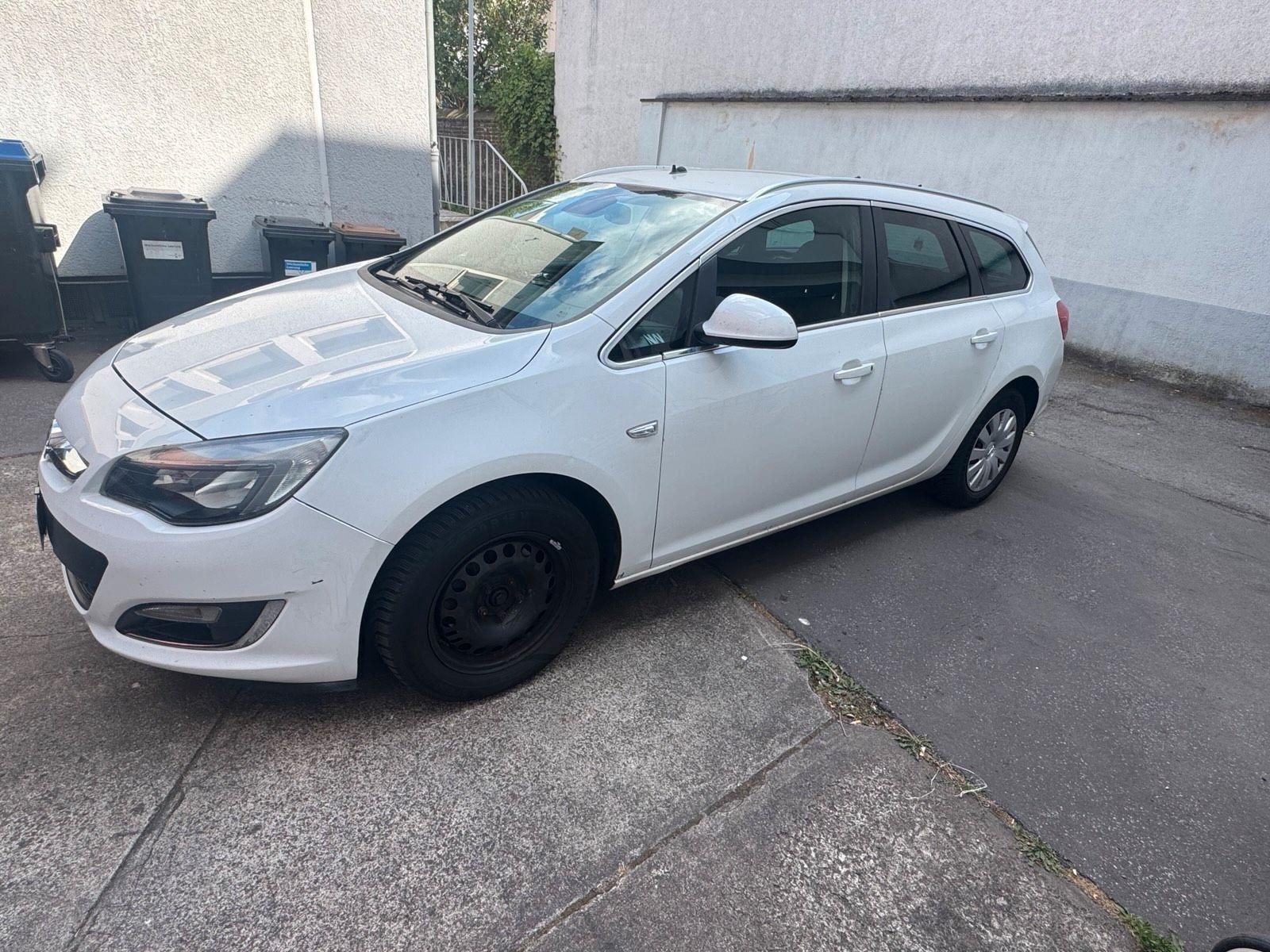 Opel Astra 2013 — interior