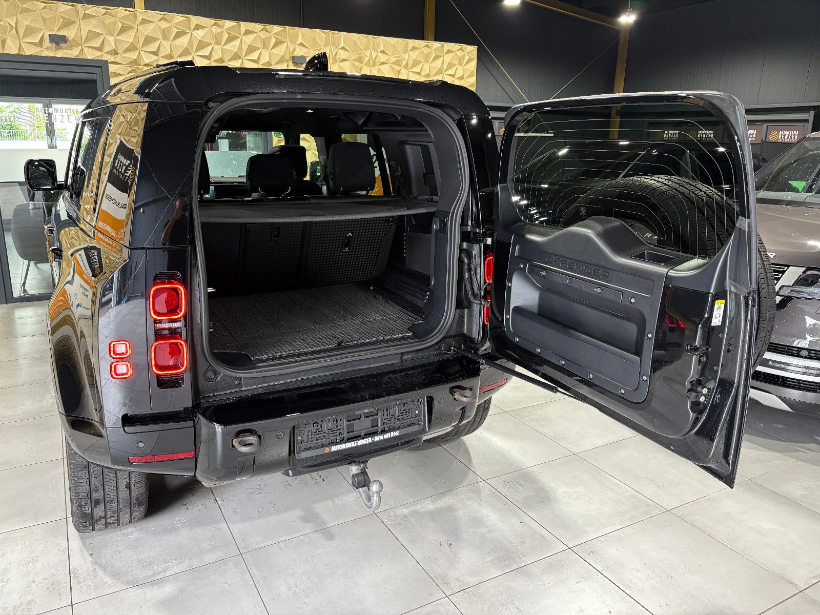 Fahrzeugabbildung Land Rover Defender 110 X-Dynamic HSE/PANO/360°/AHK/APPLE/
