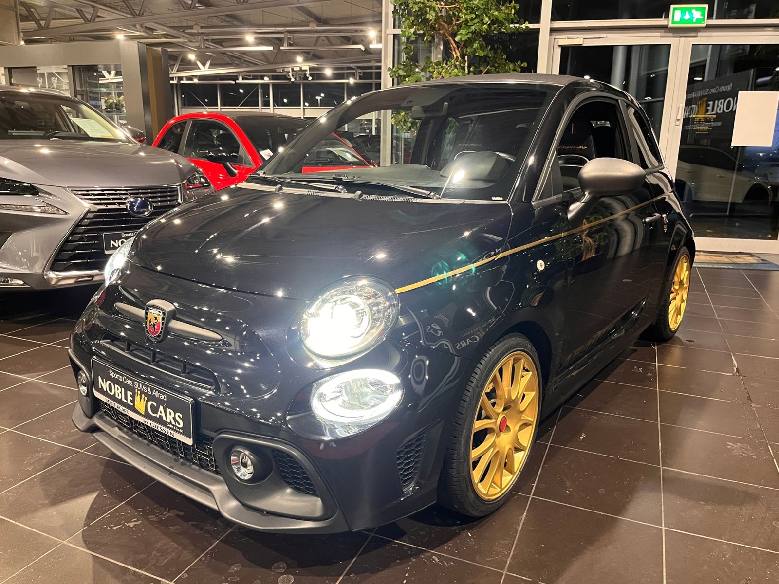 Fahrzeugabbildung Abarth 595C Scorpioneoro Turismo - 2000 Stk weltweit!