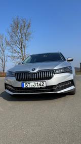 Skoda Superb 2.0 TDI SCR 140kW DSG 4x4 L&K COMBI L&K - silberne Skoda Superb
