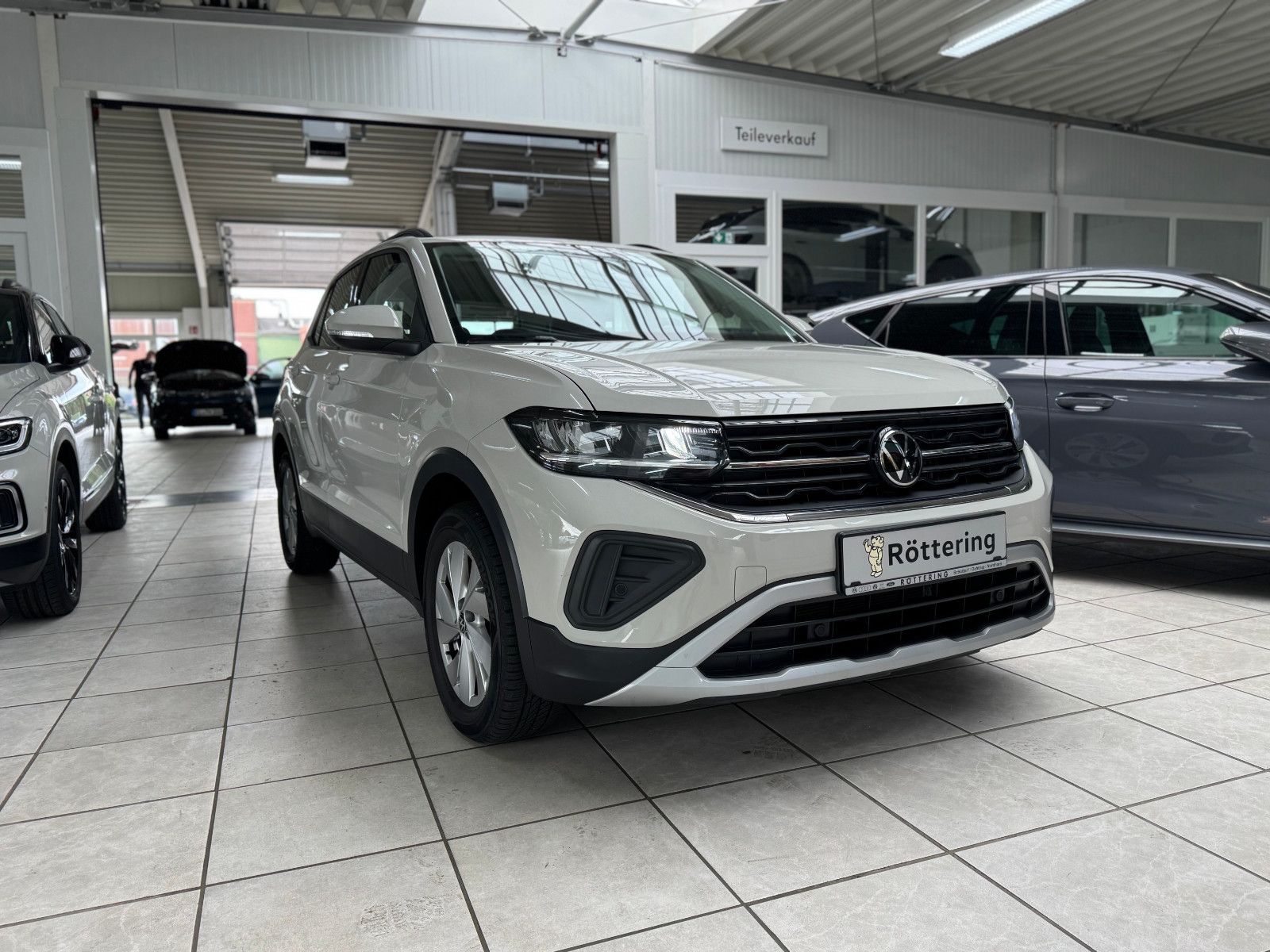 Fahrzeugabbildung Volkswagen T-Cross 1.0 TSI 70 kW Life +LED+SHZ+ACC