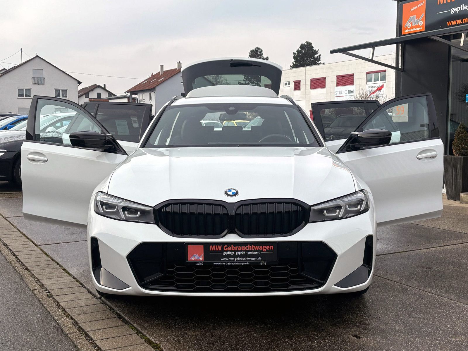 Fahrzeugabbildung BMW 318i Touring M-Sport Steptr. KAM AHK LED SHZ HUD