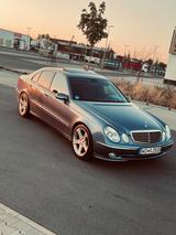Mercedes-Benz E 240 Avantgarde - Mercedes-Benz E 240 mit Panoramadach
