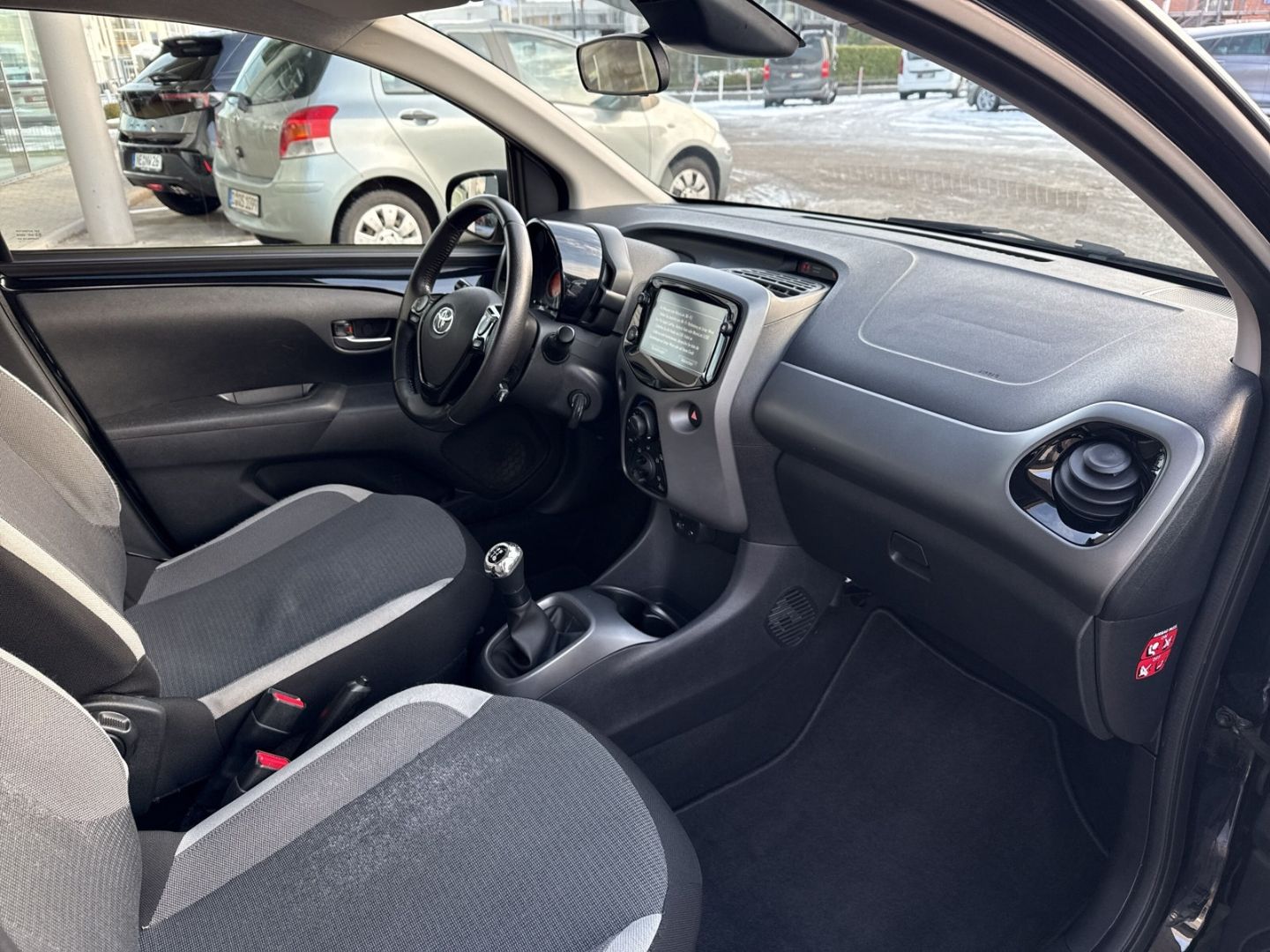 Fahrzeugabbildung Toyota Aygo X-Play Team D Apple CarPlay Android Auto Al