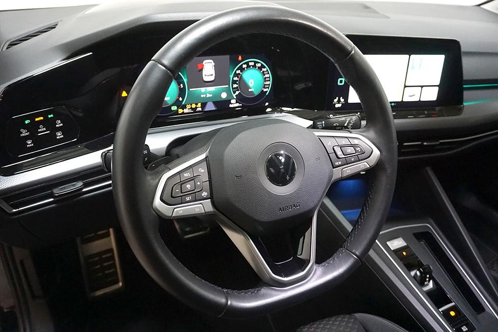 Volkswagen Golf 8 2.0TDI DSG Active Virtual Pano AHK HUD, миниатюра 9