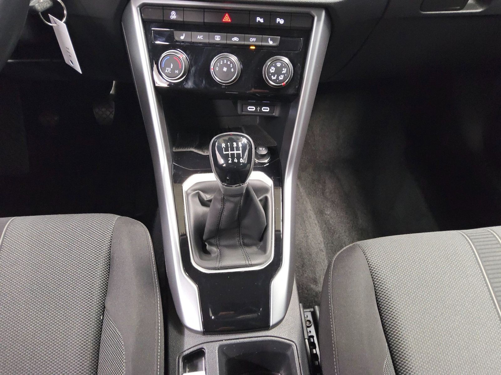 Volkswagen T-Roc 1.0 TSI Life LED DC PDC Shz foto 6