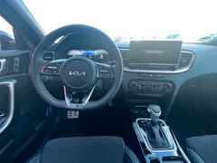 Fahrzeugabbildung Kia XCEED 1.5T DCT7 GT LINE LEDER GLASDACH ALLWETTER