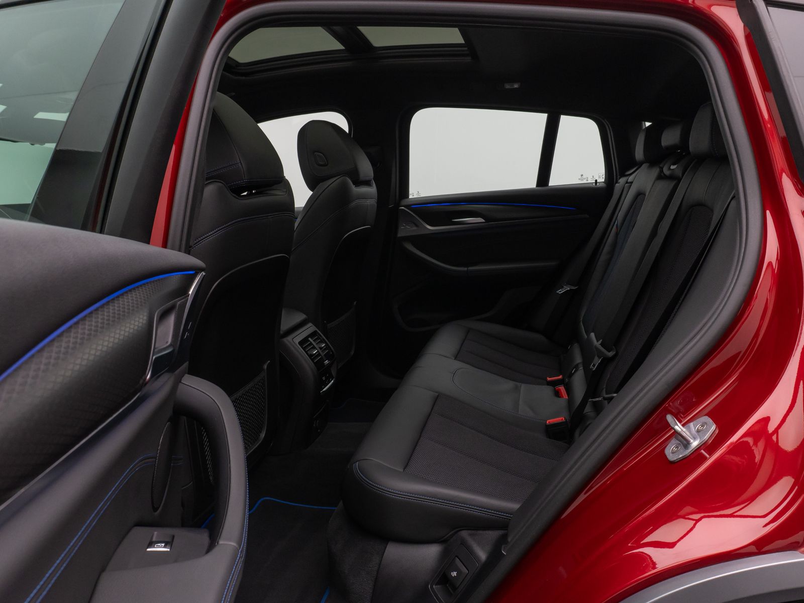 Fahrzeugabbildung BMW X4 xD20d M Sport X Panorama HUD HiFi Komfort 20"