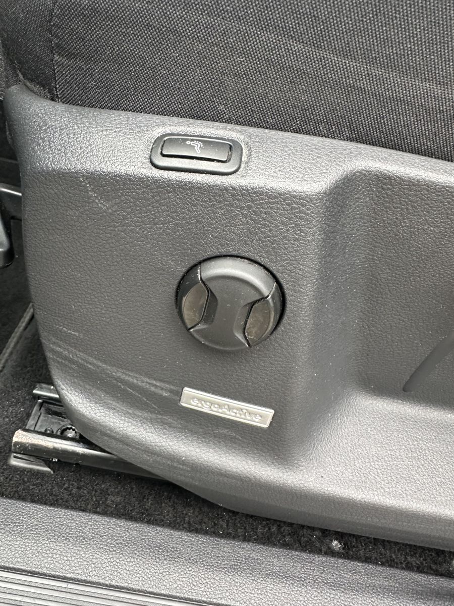 Fahrzeugabbildung Volkswagen Touran 2.0 TDI DSG CL NAV+ACC+DIGDISPLAY+KAM+1HD