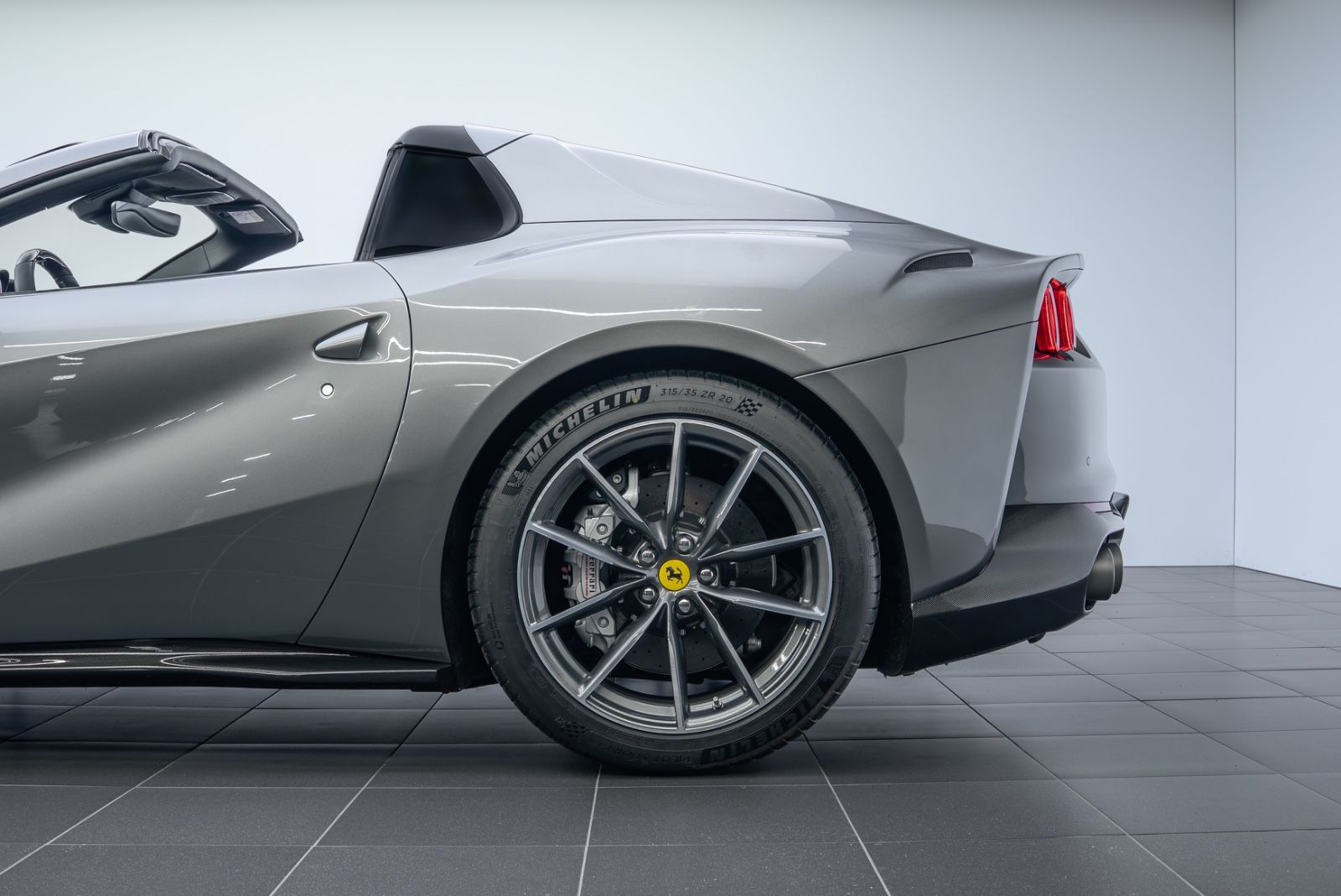 Fahrzeugabbildung Ferrari 812 GTS TAILOR MADE/CARBON/LIFT/STRIPE/TOP