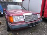 Mercedes-Benz 230 TE - rote Mercedes-Benz 230