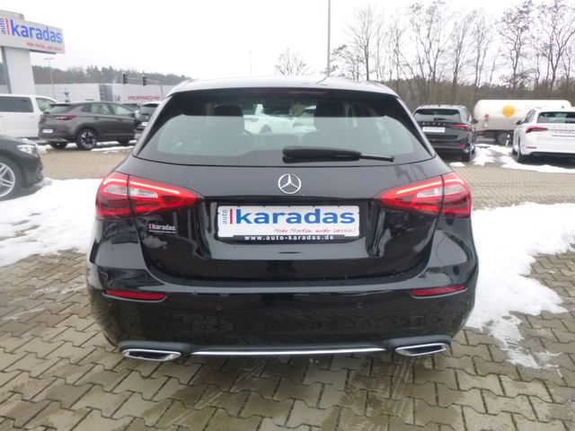 Fahrzeugabbildung Mercedes-Benz A 180 >AUT/NAVI/Sitzheiz/SR NEU<