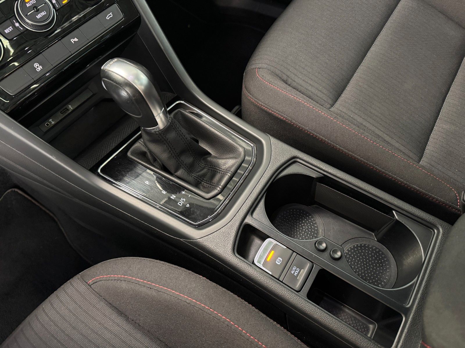 Fahrzeugabbildung Volkswagen Touran 1.4 TSI Automatik Sound "LED Spiegel-P."