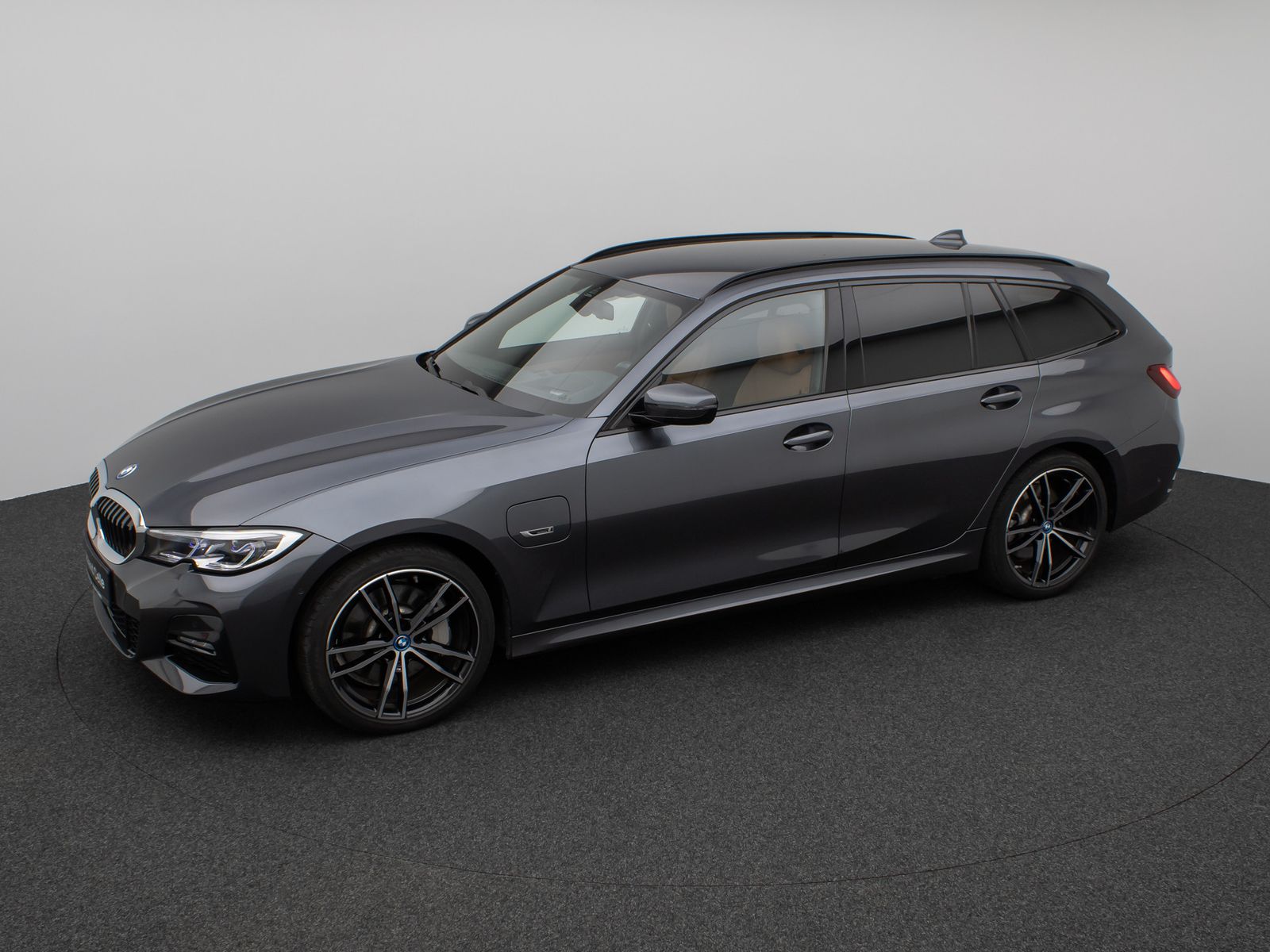 Fahrzeugabbildung BMW 330e  M Sport Kamera Laser HUD DAB HiFi Komfort