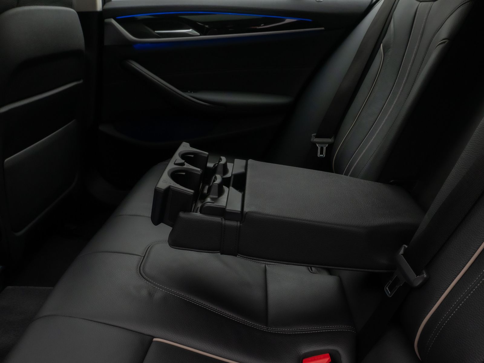 Fahrzeugabbildung BMW 520d Luxury Line Panorama Kamera HUD DAB HiFi