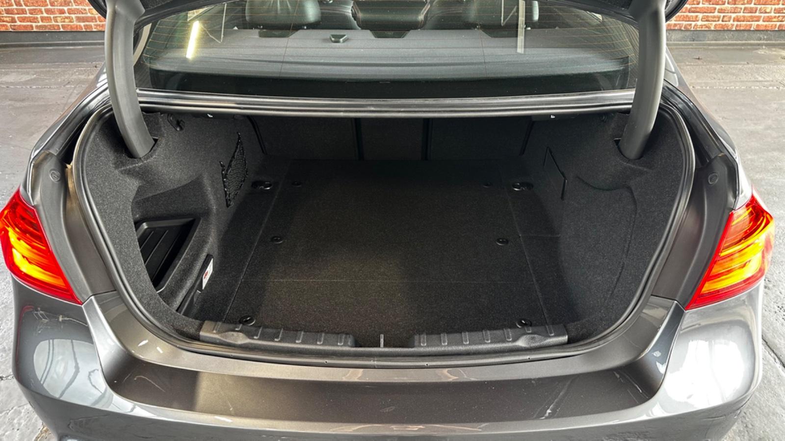 BMW 335i Hybrid | 306 ch | BVM | Cuir | Caméra | Sièges électriques | Sièges chauffants | Toit ouvrant