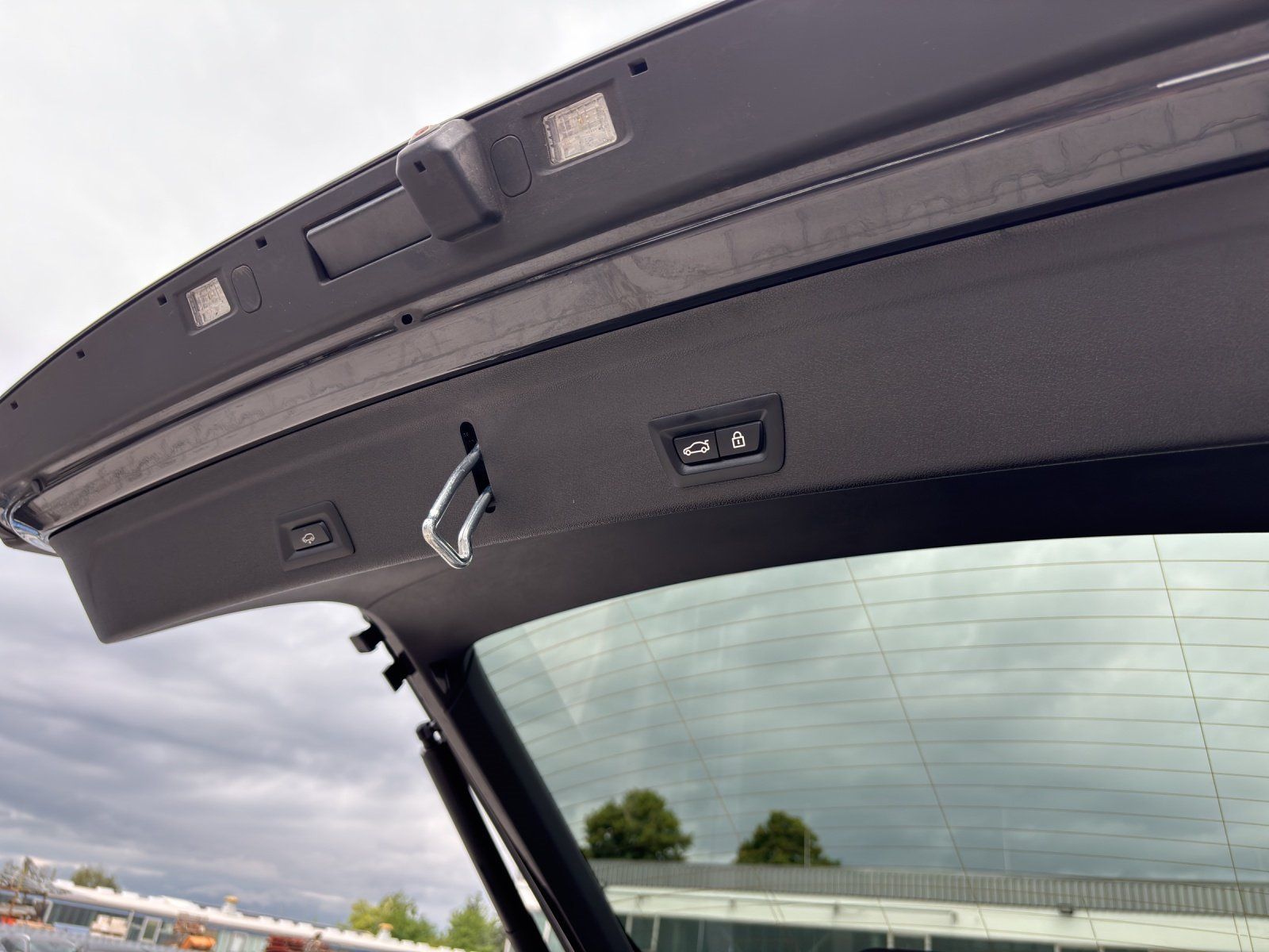 Fahrzeugabbildung BMW X6 xDrive 30d xLine/PANO-DA./AHK/LASER/HUD/360°