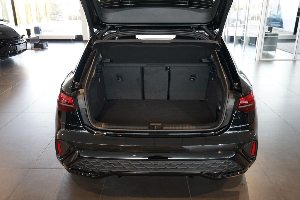 AUDI A3 Sportback 35 TFSI | 2x S line | Pano | Carbon AUDI A3 Sportback 35 TFSI | 2x S line | Pano | Carbon