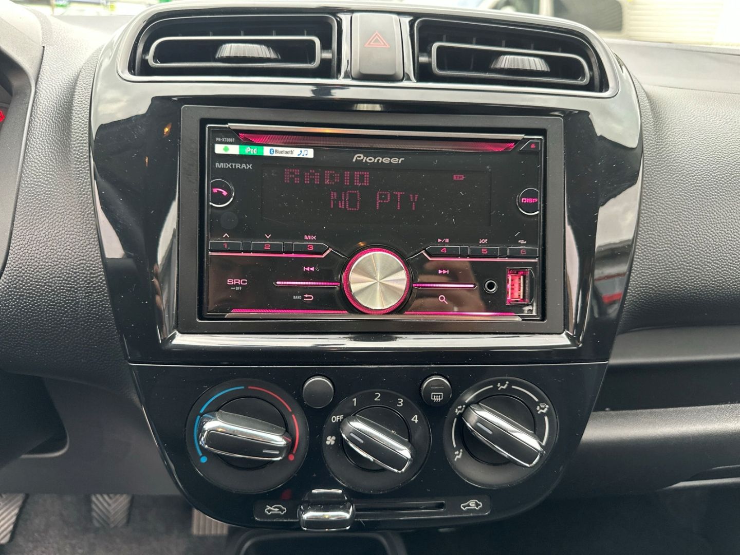Fahrzeugabbildung Mitsubishi Space Star Radio + Bluetooth+ USB + Freisprechei