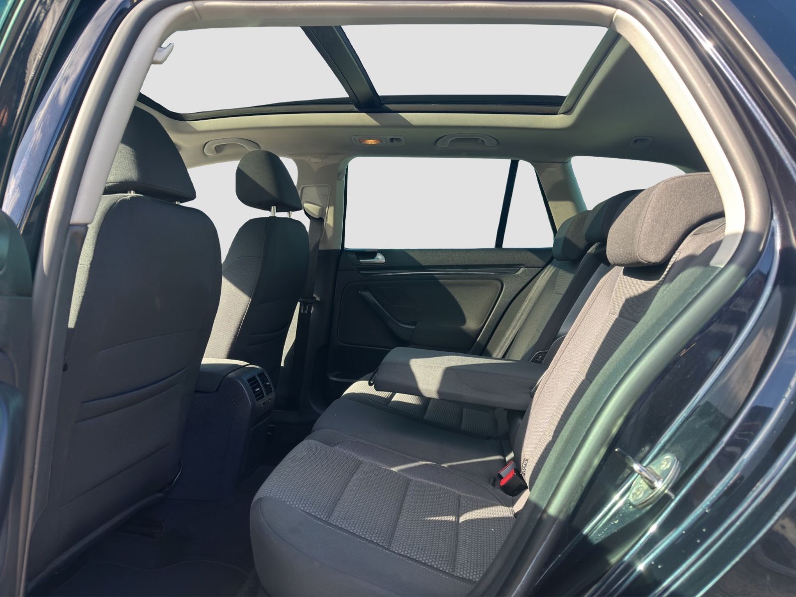 Fahrzeugabbildung Volkswagen Golf VI Variant/II.Hand/Pano/AHK/SHZ/PDC/TÜV NEU