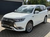 Mitsubishi Outlander PHEV Plus Spirit 4WD Edition - Mitsubishi Outlander: Plus Spirit