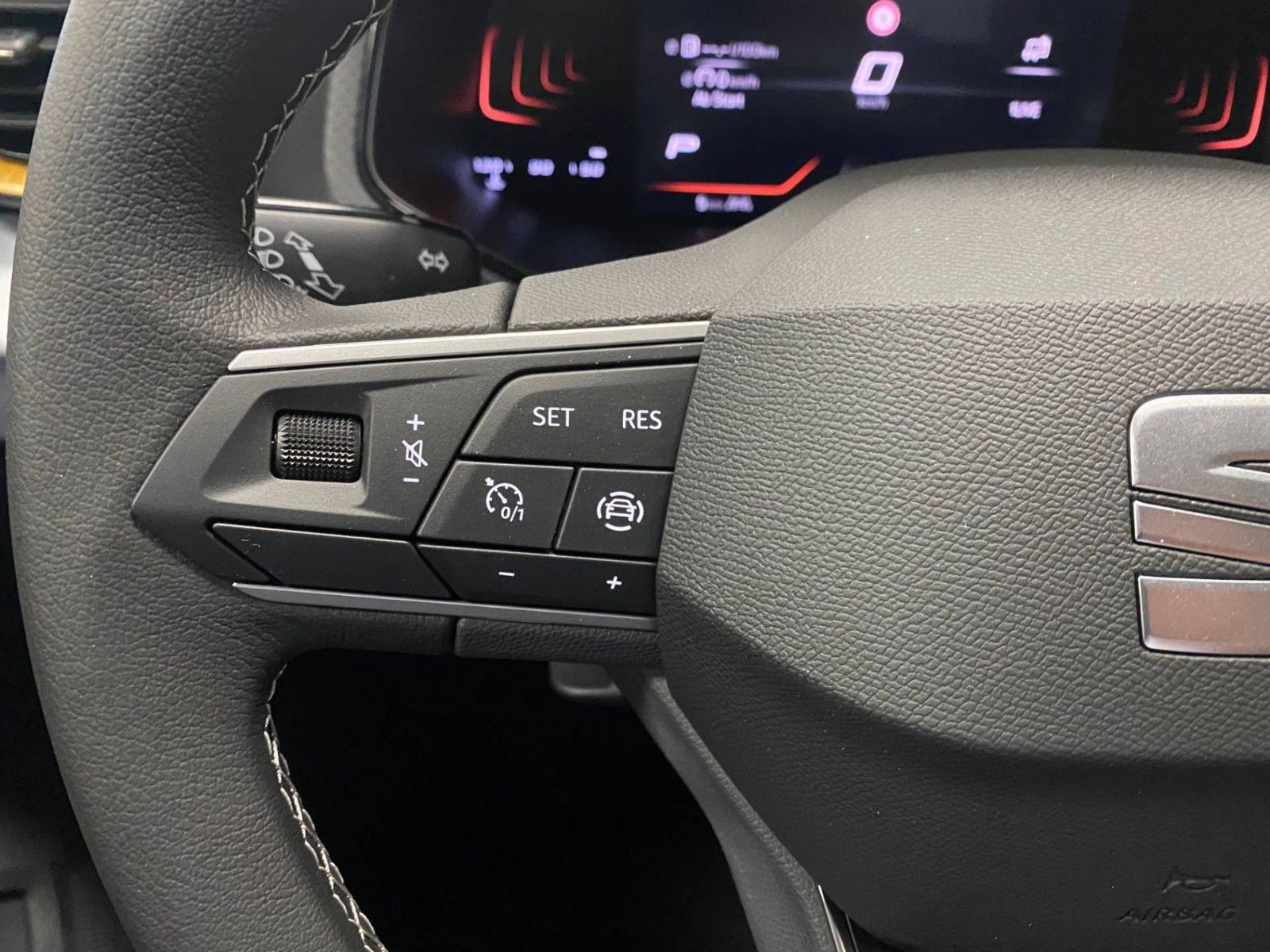 Fahrzeugabbildung SEAT Arona 1.0 TSI DSG STYLE+5 JAHRE GARANTIE+AHK+LED
